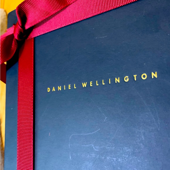 Daniel Wellington Watch - Gold - Picture 3 of 8